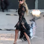 La actriz Margot Robbie revoluciona la elegancia contemporánea: el secreto de sus outfits