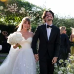 La boda de Dylan Jagger Lee, hijo de Pamela Anderson, y Paula Bruss-Lee se celebró en un jardín secreto de flores silvestres en Saint-Tropez