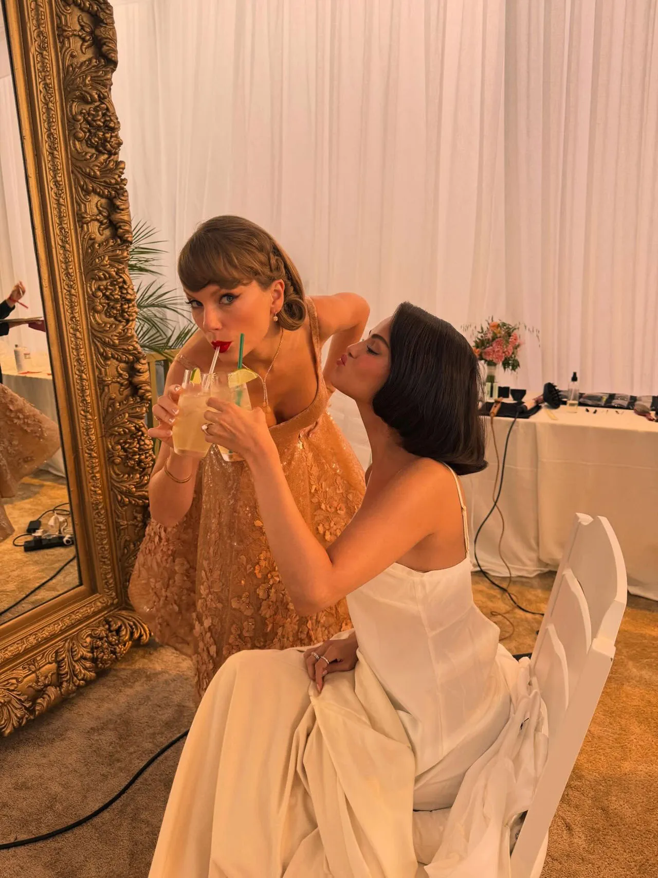 El vestido de invitada de boda de Taylor Swift es digno de una dama de honor
