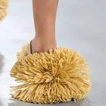 Zapatos de rafia (más allá de las alpargatas) para darle a tu armario el toque veraniego definitivo