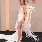 Zendaya vuelve a pasarse el juego de la alfombra roja (vestida por Matières Fécales)