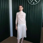 ¿Emily… en Wimbledon? Lily Collins ha llevado en el tenis el look que vamos a querer copiar en otoño
