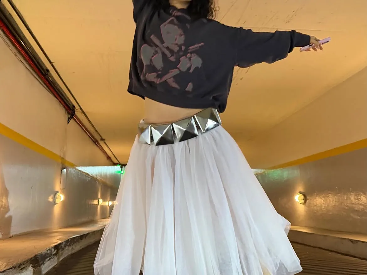 Entre el ‘naked dressing los tutús y lo angelical Rosalía reimagina el estilo ‘LUX con sus dos últimos looks