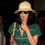 9 pantalones de los 70 que regresan con botines, zapatos de tacón y sandalias en verano 2026