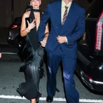 Dua Lipa y Callum Turner hacen su debut en la alfombra roja como marido y mujer