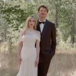 La boda de Emma Roberts y Cody John en las montañas de Sun Valley, Idaho: “Quería que tuviera un aire vintage pero a la vez moderno”, cuenta la novia