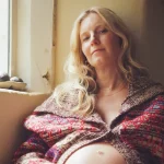 Savannah Miller: “Quedarme embarazada a los 47 años ha sido el giro más inesperado de mi vida”
