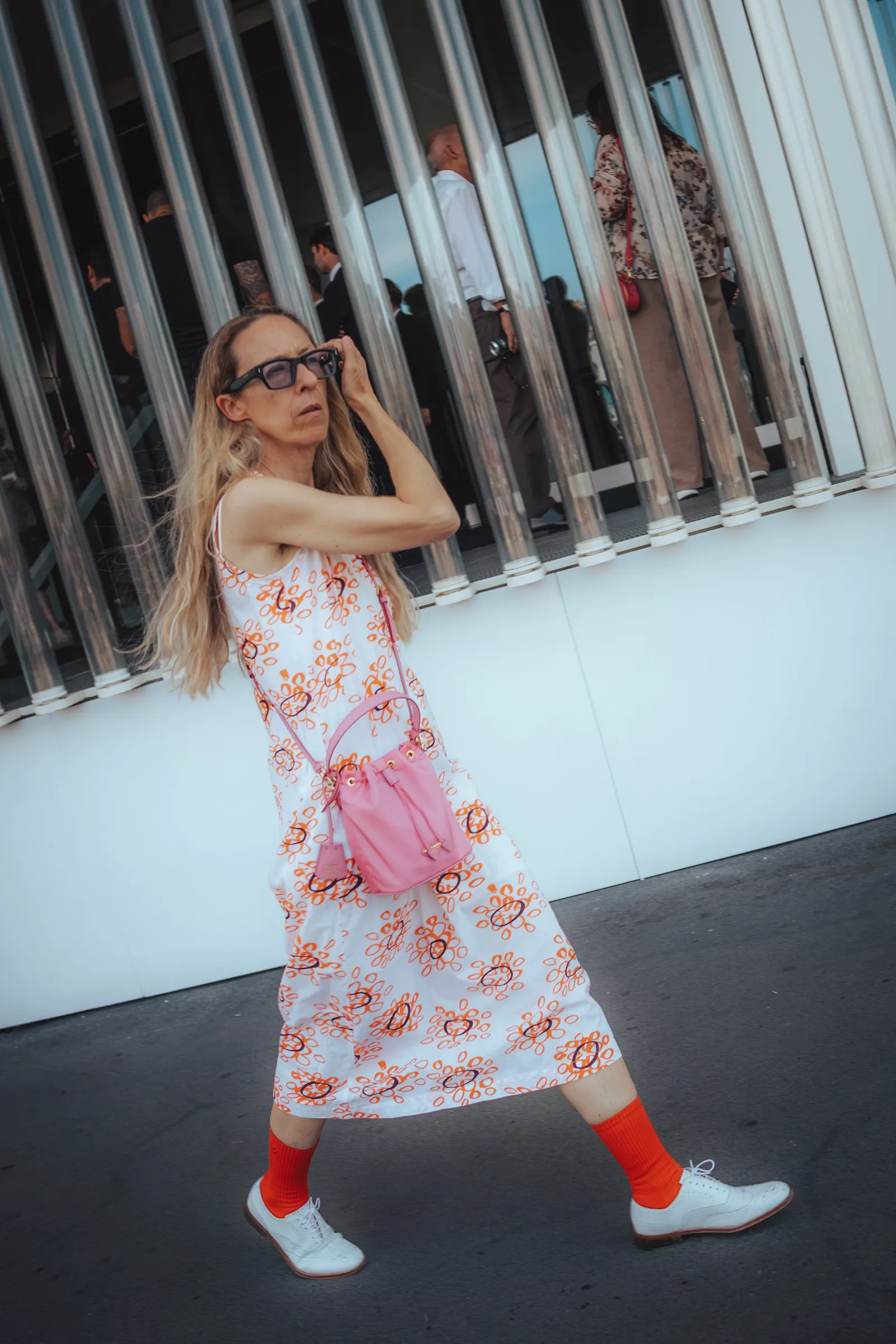 estilismo compuesto por un Vestido midi con bailarinas